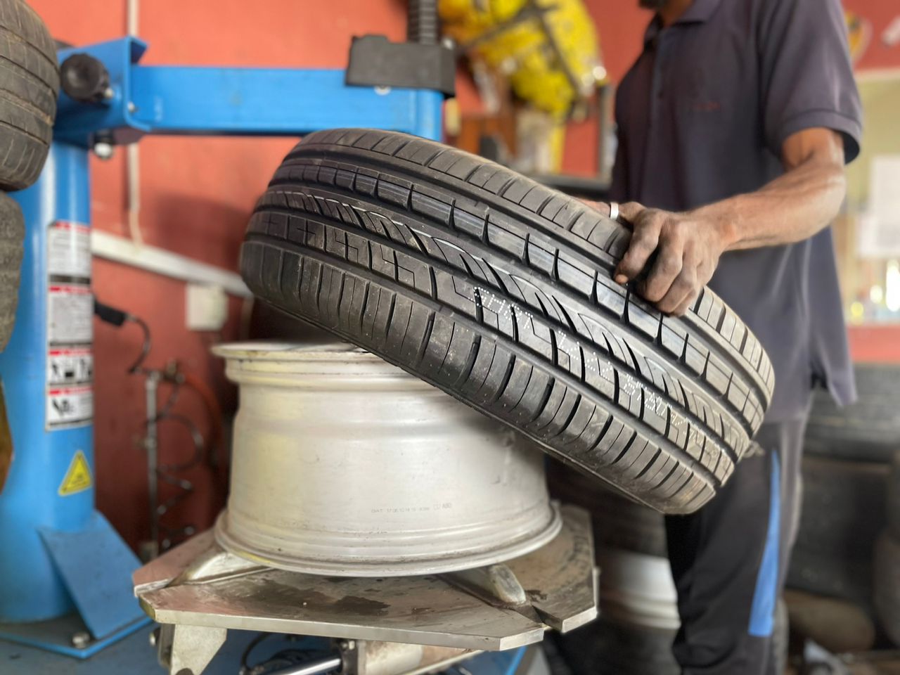 CHOOSING THE RIGHT TYRES FOR YOUR VEHICLE