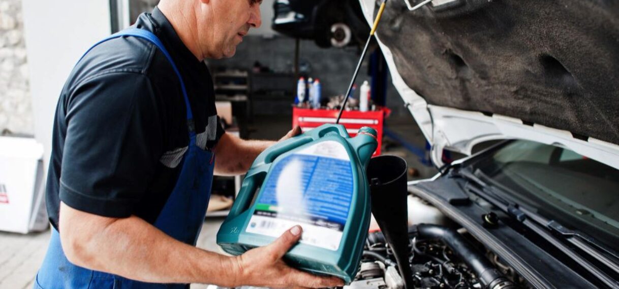 ESSENTIAL OIL CHANGE: KEEP YOUR VEHICLE RUNNING SMOOTHLY WITH OUR EXPERT SERVICES
